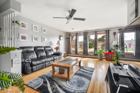 Tiny photo for 952 W Grant Drive, Des Plaines, IL 60016 (MLS # 12731244)