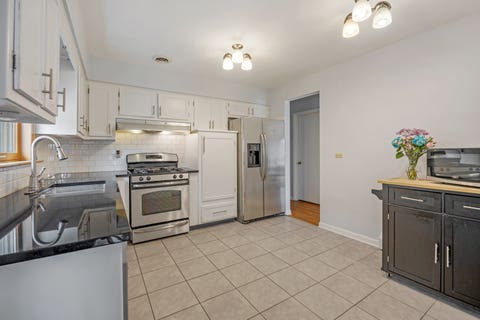 Tiny photo for 952 W Grant Drive, Des Plaines, IL 60016 (MLS # 12731244)