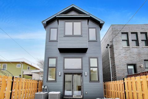 Tiny photo for 1910 W Fletcher Street, Chicago, IL 60657 (MLS # 12561100)