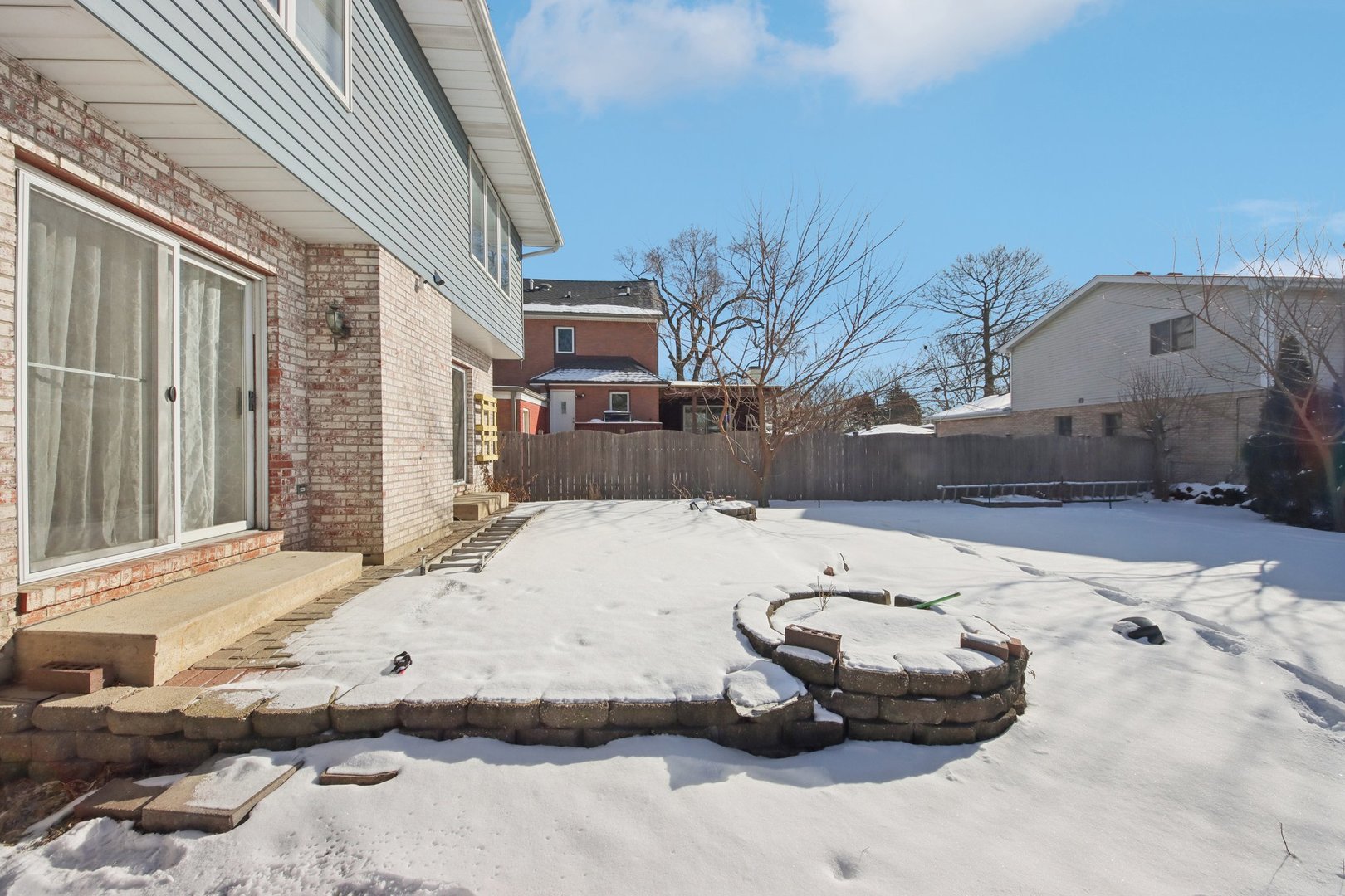 183 W ALGONQUIN Road