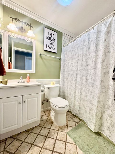 Tiny photo for 1103 Oliver Street, Benton, IL 62812 (MLS # 100000071)