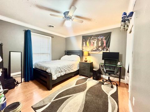 Tiny photo for 1103 Oliver Street, Benton, IL 62812 (MLS # 100000071)