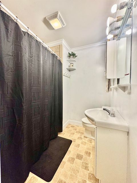 Tiny photo for 1103 Oliver Street, Benton, IL 62812 (MLS # 100000071)