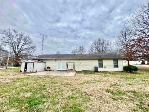 Tiny photo for 1103 Oliver Street, Benton, IL 62812 (MLS # 100000071)