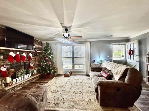 Tiny photo for 1103 Oliver Street, Benton, IL 62812 (MLS # 100000071)