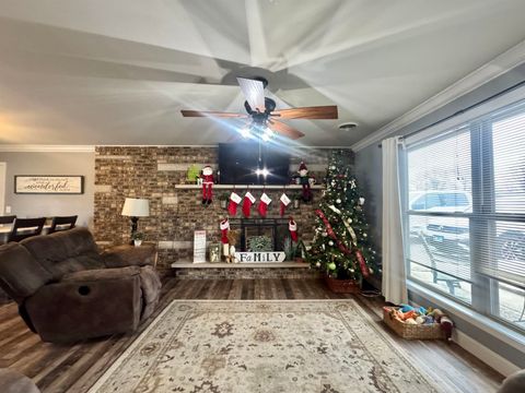 Tiny photo for 1103 Oliver Street, Benton, IL 62812 (MLS # 100000071)