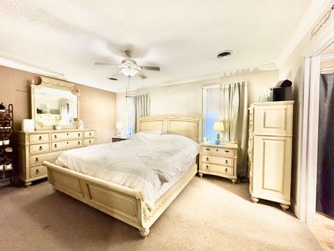 Tiny photo for 1103 Oliver Street, Benton, IL 62812 (MLS # 100000071)