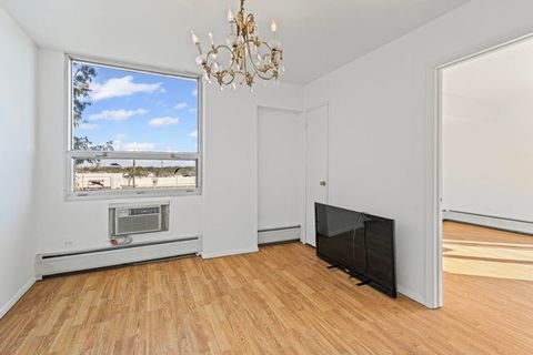 Tiny photo for 9001 Golf Road #5B, Des Plaines, IL 60016 (MLS # 12526179)