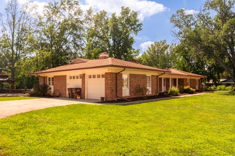 Tiny photo for 604 N Beadle Drive, Carbondale, IL 62901 (MLS # 12691929)