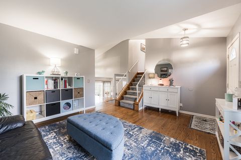 Tiny photo for 1 Aspen Court, Streamwood, IL 60107 (MLS # 12448428)