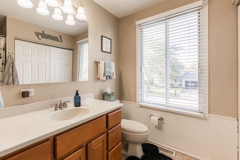 Tiny photo for 1 Aspen Court, Streamwood, IL 60107 (MLS # 12448428)