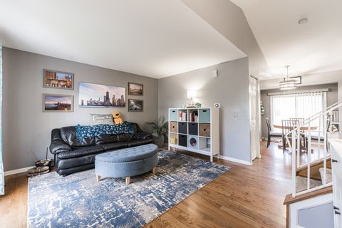 Tiny photo for 1 Aspen Court, Streamwood, IL 60107 (MLS # 12448428)