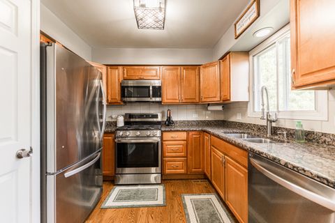 Tiny photo for 1 Aspen Court, Streamwood, IL 60107 (MLS # 12448428)