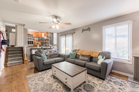 Tiny photo for 1 Aspen Court, Streamwood, IL 60107 (MLS # 12448428)