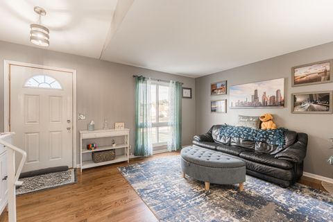 Tiny photo for 1 Aspen Court, Streamwood, IL 60107 (MLS # 12448428)