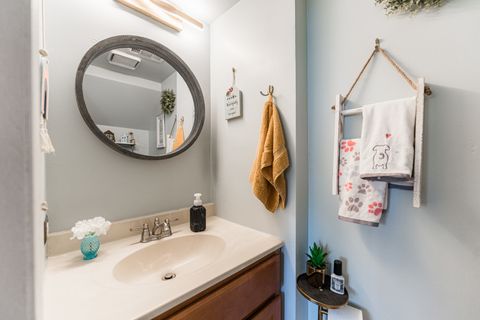 Tiny photo for 1 Aspen Court, Streamwood, IL 60107 (MLS # 12448428)