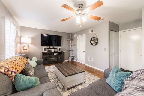 Tiny photo for 1 Aspen Court, Streamwood, IL 60107 (MLS # 12448428)