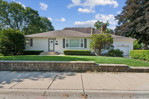 Photo of 110 W 12th Avenue, Naperville, IL 60563 (MLS # 12707337)
