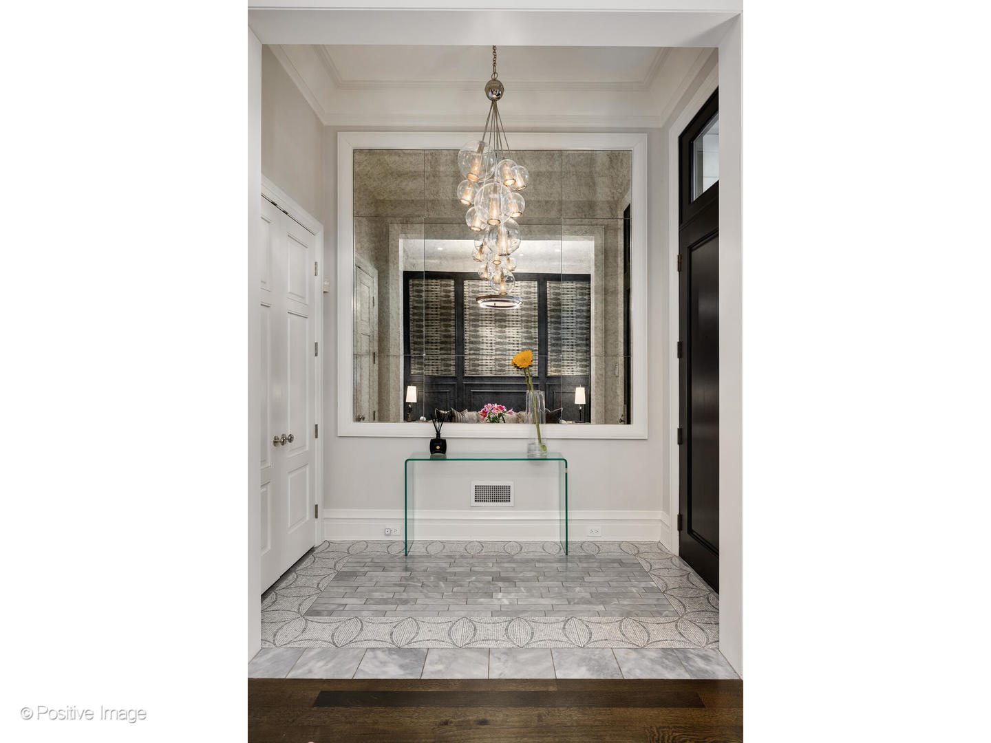 1720 N MOHAWK Street