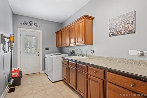 Tiny photo for 2321 Courtland Court, Aurora, IL 60502 (MLS # 12462648)