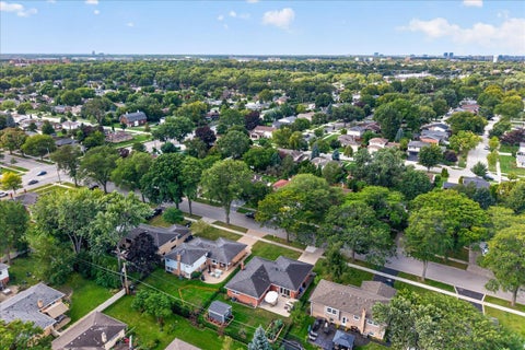 Tiny photo for 913 S Lancaster Street, Mount Prospect, IL 60056 (MLS # 12769548)