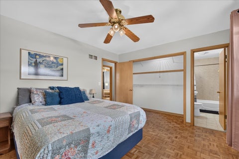 Tiny photo for 913 S Lancaster Street, Mount Prospect, IL 60056 (MLS # 12769548)