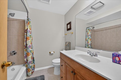 Tiny photo for 913 S Lancaster Street, Mount Prospect, IL 60056 (MLS # 12769548)