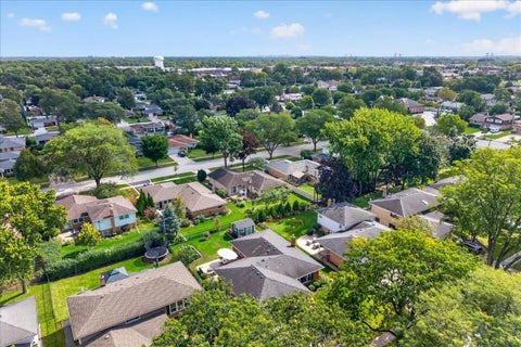 Tiny photo for 913 S Lancaster Street, Mount Prospect, IL 60056 (MLS # 12769548)