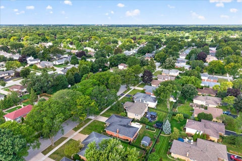 Tiny photo for 913 S Lancaster Street, Mount Prospect, IL 60056 (MLS # 12769548)