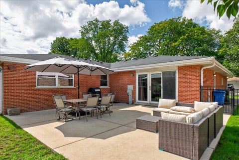 Tiny photo for 913 S Lancaster Street, Mount Prospect, IL 60056 (MLS # 12769548)