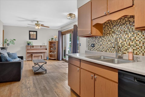 Tiny photo for 913 S Lancaster Street, Mount Prospect, IL 60056 (MLS # 12769548)