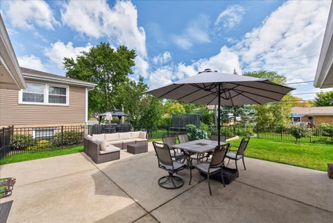 Tiny photo for 913 S Lancaster Street, Mount Prospect, IL 60056 (MLS # 12769548)