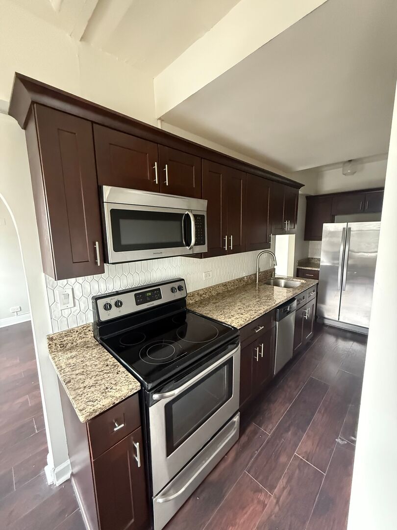 1211 N LASALLE Street 1001