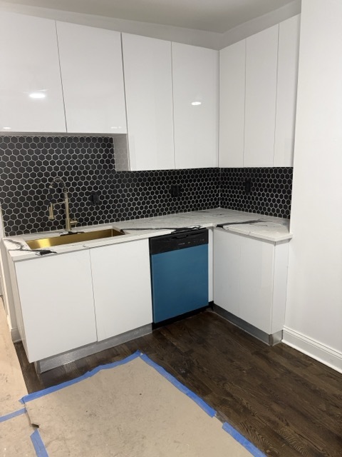 7326 S Woodlawn Avenue