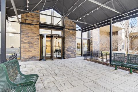 Tiny photo for 525 W Hawthorne Place #1001, Chicago, IL 60657 (MLS # 12598882)