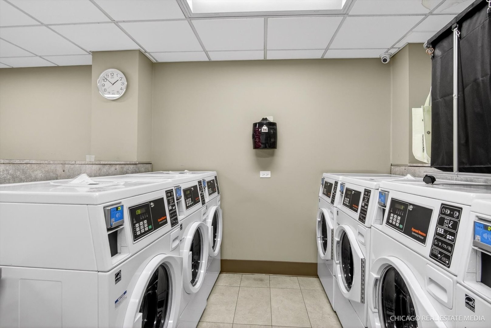 525 W Hawthorne Place 1001