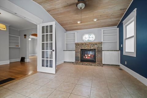 Tiny photo for 1205 E Oakland Avenue, Bloomington, IL 61701 (MLS # 12441585)