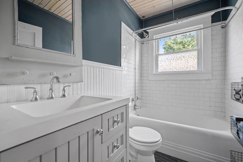 Tiny photo for 1205 E Oakland Avenue, Bloomington, IL 61701 (MLS # 12441585)