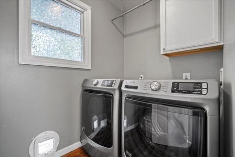 Tiny photo for 1205 E Oakland Avenue, Bloomington, IL 61701 (MLS # 12441585)