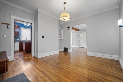 Tiny photo for 1205 E Oakland Avenue, Bloomington, IL 61701 (MLS # 12441585)