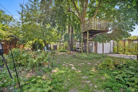 Tiny photo for 1205 E Oakland Avenue, Bloomington, IL 61701 (MLS # 12441585)