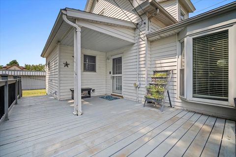 Tiny photo for 1205 E Oakland Avenue, Bloomington, IL 61701 (MLS # 12441585)