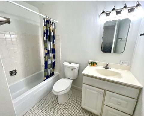 Tiny photo for 13 Kingery Quarter #106B, Willowbrook, IL 60527 (MLS # 12441891)