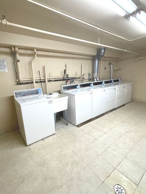 Tiny photo for 13 Kingery Quarter #106B, Willowbrook, IL 60527 (MLS # 12441891)