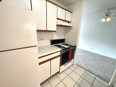 Tiny photo for 13 Kingery Quarter #106B, Willowbrook, IL 60527 (MLS # 12441891)