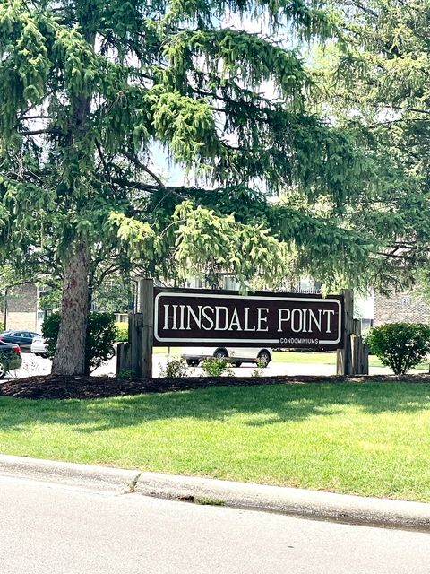 Tiny photo for 13 Kingery Quarter #106B, Willowbrook, IL 60527 (MLS # 12441891)