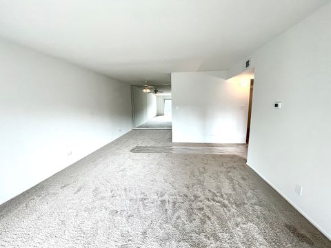 Tiny photo for 13 Kingery Quarter #106B, Willowbrook, IL 60527 (MLS # 12441891)