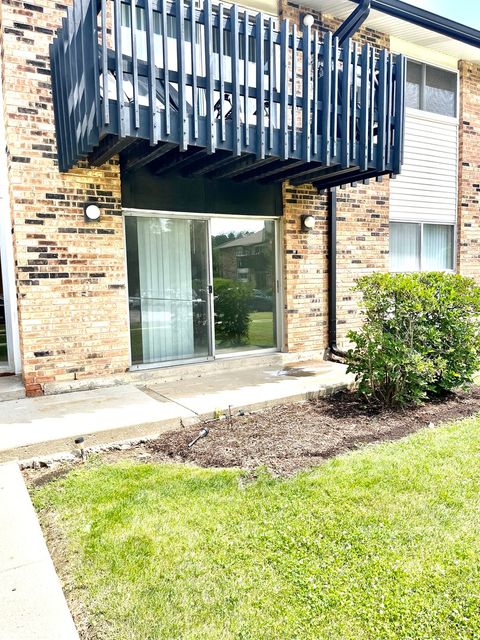 Tiny photo for 13 Kingery Quarter #106B, Willowbrook, IL 60527 (MLS # 12441891)