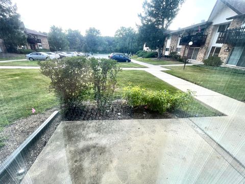 Tiny photo for 13 Kingery Quarter #106B, Willowbrook, IL 60527 (MLS # 12441891)