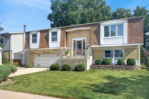 Photo of 1814 W Catalpa Lane, Mount Prospect, IL 60056 (MLS # 12703443)